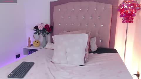 Ana Moon  online show from September 15, 2025, 4:34 am