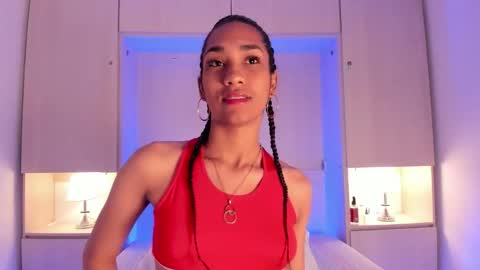 anaacollins_ online show from November 6, 2025, 11:33 am