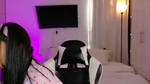 ANABEL WOLF  online show from September 27, 2025, 4:45 pm