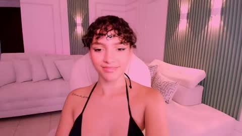 Snapshot of anahi_curlie1 chatting on April 17, 2026, 3:20 am Anahi Curlie online show from April 17, 2026, 3:20 am