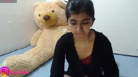 Snapshot of anahibrowns95 chatting on February 13, 2025, 3:29 am Anahi Browns online show from February 13, 2025, 3:29 am