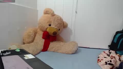 Snapshot of anahibrowns95 chatting on December 2, 2025, 4:46 pm Anahi Browns online show from December 2, 2025, 4:46 pm