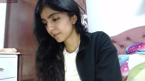 Snapshot of anahibrowns95 chatting on December 18, 2025, 8:37 pm Anahi Browns online show from December 18, 2025, 8:37 pm