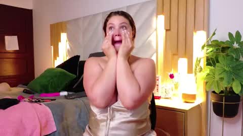 Anaise  online show from September 13, 2025, 11:43 am