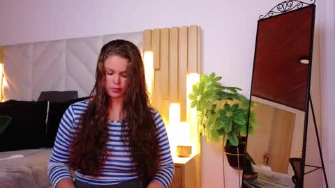 Anaise  online show from October 3, 2025, 11:29 am