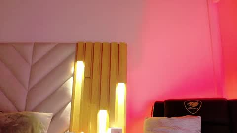 Anaise  online show from April 13, 2026, 11:37 am