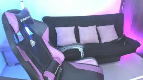      help me to get 100 thumps up  online show from February 13, 2025, 8:17 am