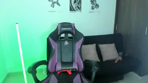      help me to get 100 thumps up  online show from February 19, 2025, 5:16 am