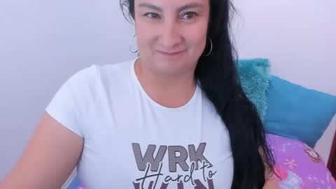 anamaria288 online show from November 13, 2025, 2:27 pm