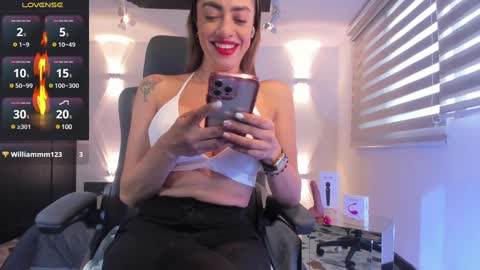 Snapshot of anaruiz1_ chatting on February 8, 2025, 1:33 pm ana online show from February 8, 2025, 1:33 pm