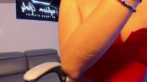 Snapshot of anaruiz1_ chatting on February 28, 2025, 7:25 pm ana online show from February 28, 2025, 7:25 pm