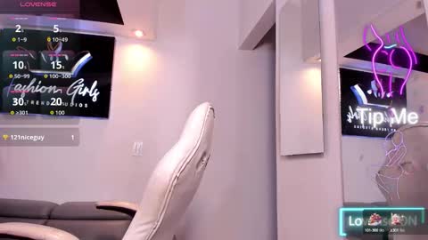 Snapshot of anaruiz1_ chatting on October 14, 2025, 4:41 pm ana online show from October 14, 2025, 4:41 pm