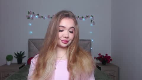 anastacyyellig online show from April 19, 2026, 8:44 pm