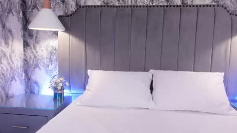 Mia online show from September 18, 2025, 12:29 pm