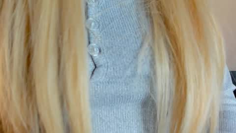 Snapshot of andanda2kk chatting on March 1, 2026, 10:34 pm Layla online show from March 1, 2026, 10:34 pm