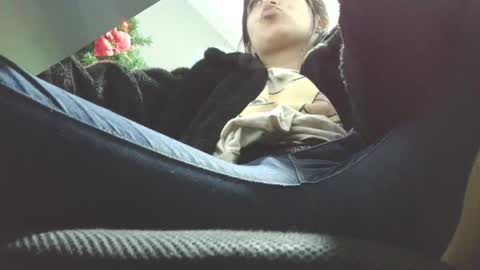   online show from December 22, 2025, 11:35 pm