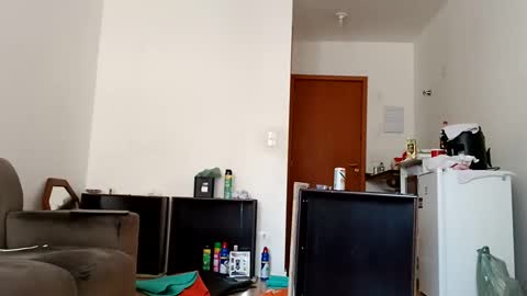 Snapshot of andemax chatting on February 9, 2025, 4:40 pm And 16.8 online show from February 9, 2025, 4:40 pm