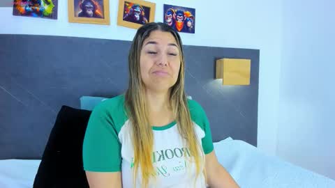 Snapshot of andhrea_vale chatting on February 4, 2026, 11:49 am Andrea online show from February 4, 2026, 11:49 am