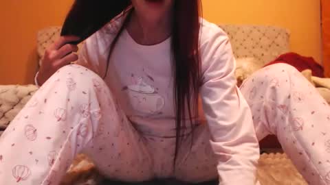 Andra online show from October 13, 2025, 7:58 pm