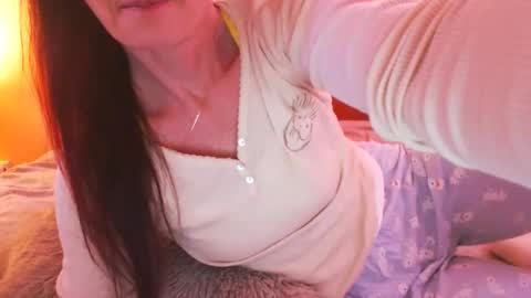 Andra online show from February 22, 2026, 2:04 pm