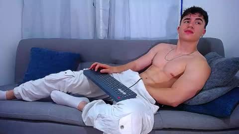 Andre Parker online show from November 18, 2025, 1:33 am