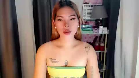 andrea06121998 online show from April 6, 2026, 12:39 pm