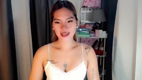 andrea06121998 online show from April 13, 2026, 12:43 pm