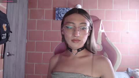 Andrea  online show from October 1, 2025, 3:40 pm