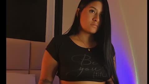 Snapshot of andrea_gomes_ chatting on January 17, 2025, 4:28 am andrea online show from January 17, 2025, 4:28 am