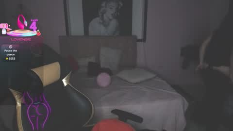 Andrea Ramos online show from November 3, 2025, 7:04 pm