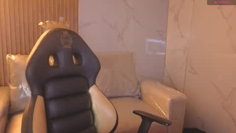 Andrea Ramos online show from December 1, 2025, 8:25 pm