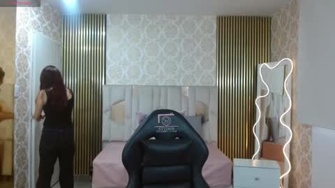Snapshot of andrea_tay1 chatting on May 10, 2026, 11:37 am andrea_tay1 online show from May 10, 2026, 11:37 am