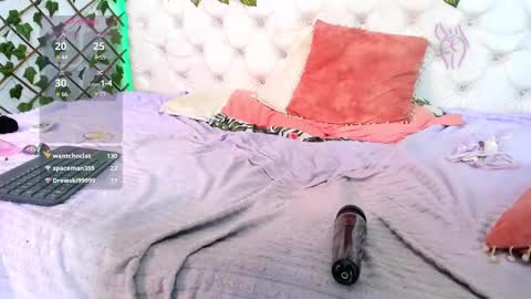 Naomi Andrea Daviss online show from December 31, 2024, 2:36 pm