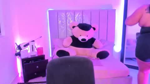 andreaakinky online show from October 23, 2025, 8:24 am