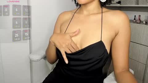 Andrea  online show from November 6, 2025, 1:45 pm