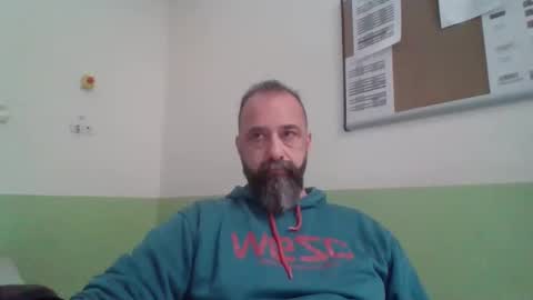 Snapshot of andrecool979 chatting on April 1, 2026, 9:43 am Andre online show from April 1, 2026, 9:43 am