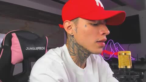 andrees_s online show from October 28, 2025, 2:48 am