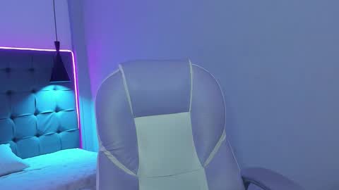 Snapshot of andres1_8 chatting on December 18, 2025, 3:01 am IM ANDRES online show from December 18, 2025, 3:01 am