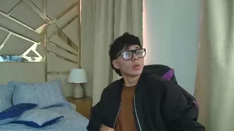 Snapshot of andres8975 chatting on June 16, 2026, 5:04 pm Andres online show from June 16, 2026, 5:04 pm