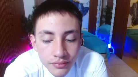 andres_tay online show from April 15, 2026, 5:14 am