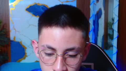 andres_tay online show from April 18, 2026, 2:59 am