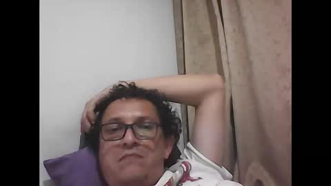 Snapshot of andresfloga chatting on December 23, 2025, 6:00 am andresfloga online show from December 23, 2025, 6:00 am