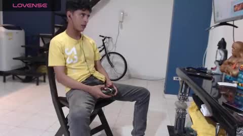 Snapshot of andressdean chatting on January 19, 2025, 1:43 am Andres Dean online show from January 19, 2025, 1:43 am