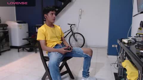 Snapshot of andressdean chatting on January 29, 2025, 10:32 pm Andres Dean online show from January 29, 2025, 10:32 pm