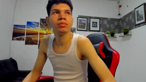 andrew_2811 online show from October 22, 2025, 4:02 am