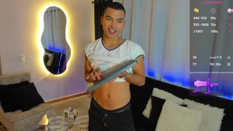 Andrew Jones Independient model  online show from February 20, 2025, 11:54 pm