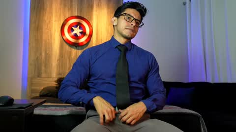 Snapshot of andrew_elliot chatting on December 9, 2024, 5:51 am Andrew online show from December 9, 2024, 5:51 am