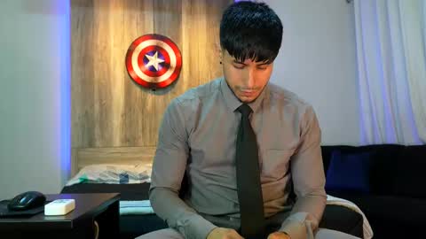 Snapshot of andrew_elliot chatting on February 18, 2025, 2:16 am Andrew online show from February 18, 2025, 2:16 am