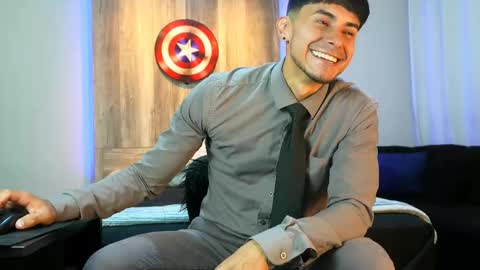 Snapshot of andrew_elliot chatting on March 5, 2025, 2:25 am Andrew online show from March 5, 2025, 2:25 am