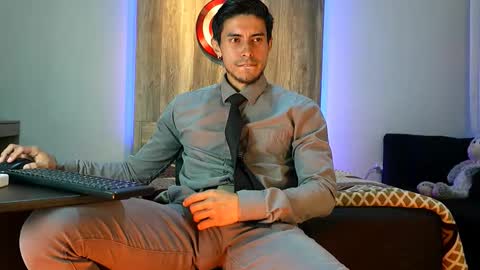 Snapshot of andrew_elliot chatting on September 13, 2025, 4:01 am Andrew online show from September 13, 2025, 4:01 am